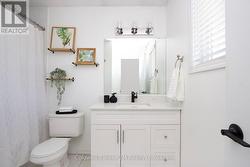 Four Piece Master Ensuite. - 