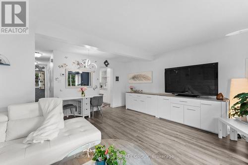 1446 Deavy Way, Ottawa, ON - Indoor Photo Showing Living Room