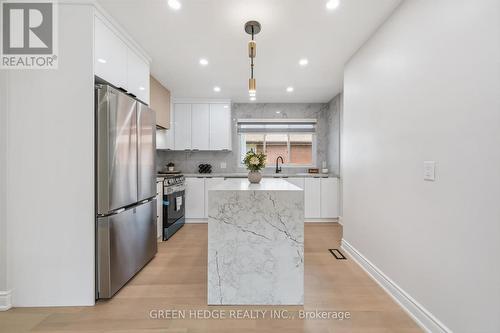 385 Village Crescent, Kitchener, ON - Indoor Photo Showing Kitchen With Stainless Steel Kitchen With Upgraded Kitchen