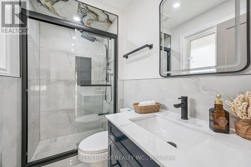 385 Village Crescent, Kitchener, ON - Indoor Photo Showing Bathroom