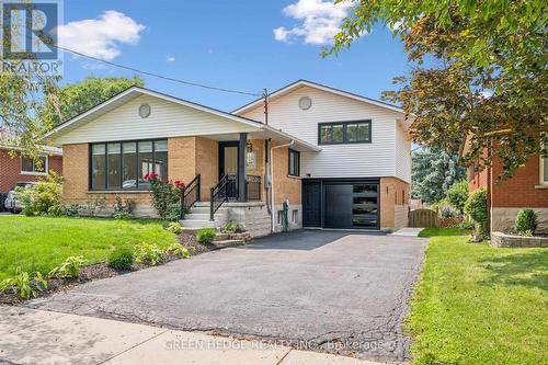 385 Village Crescent, Kitchener, ON - Outdoor With Facade
