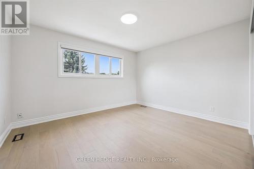 385 Village Crescent, Kitchener, ON - Indoor Photo Showing Other Room