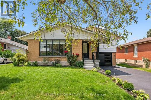 385 Village Crescent, Kitchener, ON - Outdoor