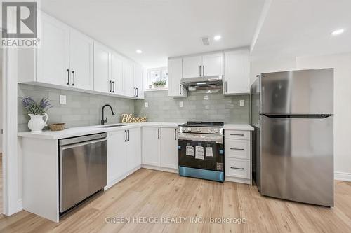 385 Village Crescent, Kitchener, ON - Indoor Photo Showing Kitchen With Stainless Steel Kitchen With Upgraded Kitchen