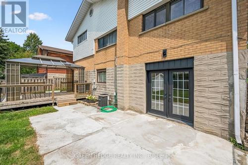 385 Village Crescent, Kitchener, ON - Outdoor With Exterior