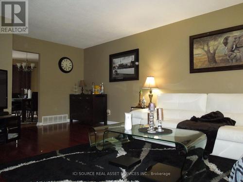 129 Ormond Drive, Oshawa, ON - Indoor Photo Showing Living Room