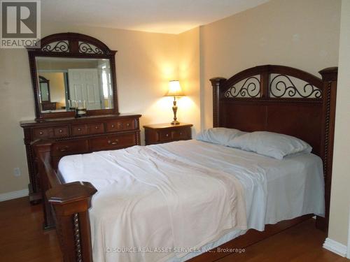 129 Ormond Drive, Oshawa, ON - Indoor Photo Showing Bedroom