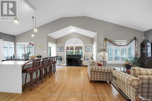 65 Kimberwick Crescent, Ottawa, ON - Indoor Photo Showing Living Room
