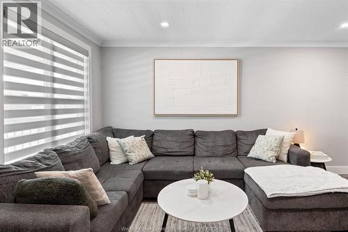 629 Labute, Tecumseh, ON - Indoor Photo Showing Living Room