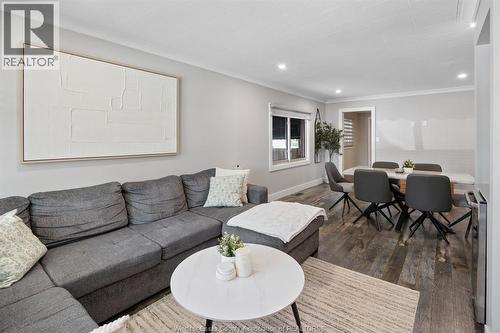 629 Labute, Tecumseh, ON - Indoor Photo Showing Living Room