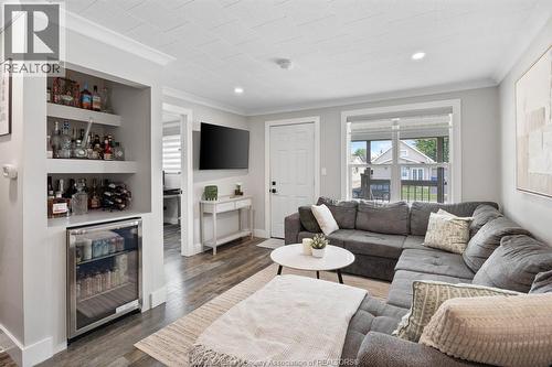 629 Labute, Tecumseh, ON - Indoor Photo Showing Living Room