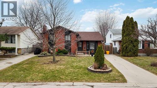 109 HASTINGS CRESCENT  Sarnia, ON N7S 5K4