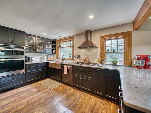 261 Edgewater Street, Mahone Bay, NS - Indoor Photo Showing Kitchen With Upgraded Kitchen