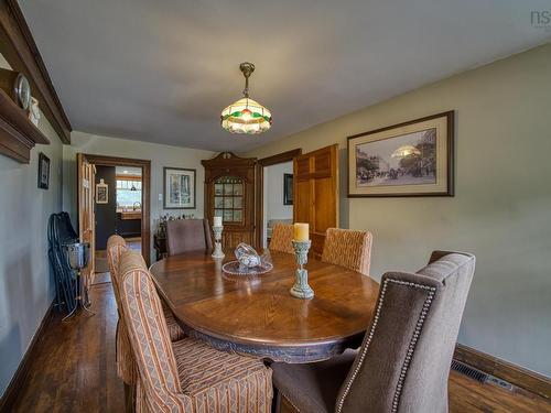 261 Edgewater Street, Mahone Bay, NS - Indoor Photo Showing Dining Room