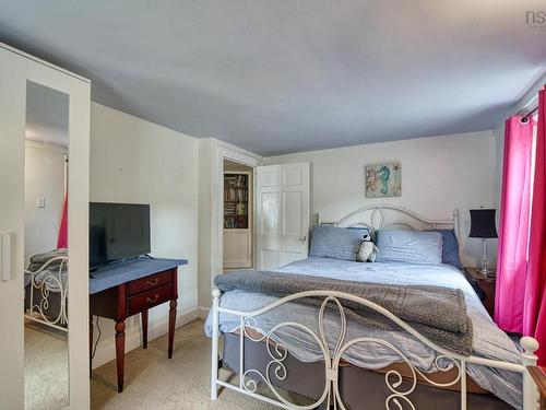 261 Edgewater Street, Mahone Bay, NS - Indoor Photo Showing Bedroom
