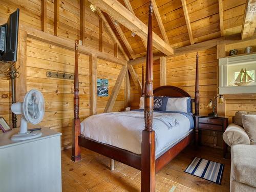 261 Edgewater Street, Mahone Bay, NS - Indoor Photo Showing Bedroom