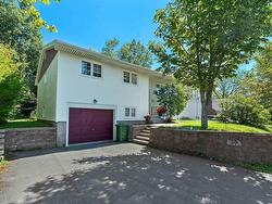 39 Robert Drive  Dartmouth, NS B2W 2A2