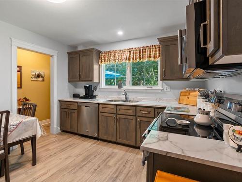 39 Robert Drive, Dartmouth, NS - Indoor Photo Showing Kitchen With Double Sink