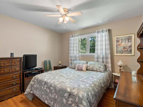 39 Robert Drive, Dartmouth, NS - Indoor Photo Showing Bedroom