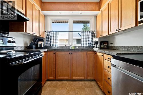 323 Toronto Street N, Regina, SK - Indoor Photo Showing Kitchen