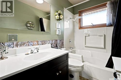 323 Toronto Street N, Regina, SK - Indoor Photo Showing Bathroom