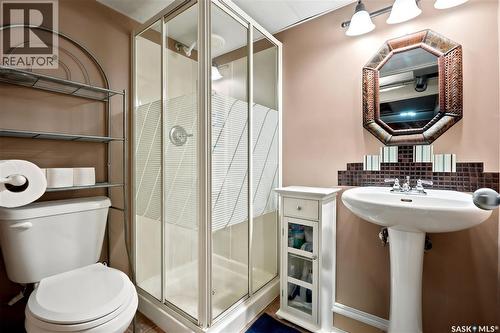 323 Toronto Street N, Regina, SK - Indoor Photo Showing Bathroom