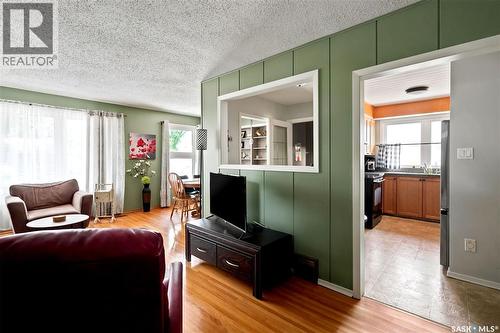 323 Toronto Street N, Regina, SK - Indoor Photo Showing Living Room