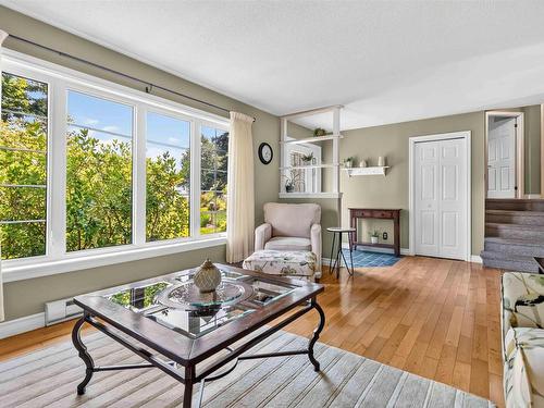 174 Silver Road, West Northfield, NS - Indoor Photo Showing Living Room