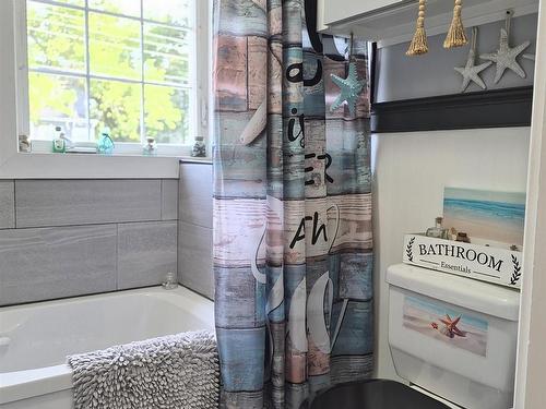 16 Copp Avenue, Amherst, NS - Indoor Photo Showing Bathroom