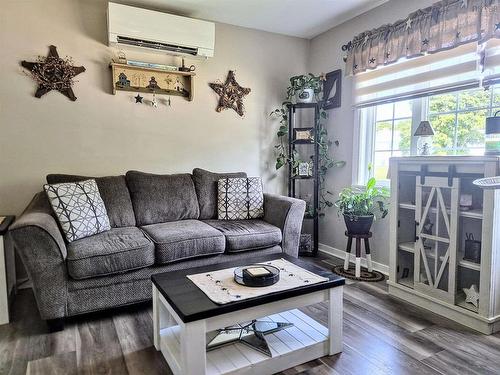 16 Copp Avenue, Amherst, NS - Indoor Photo Showing Living Room