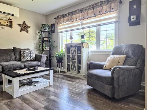 16 Copp Avenue, Amherst, NS - Indoor Photo Showing Living Room