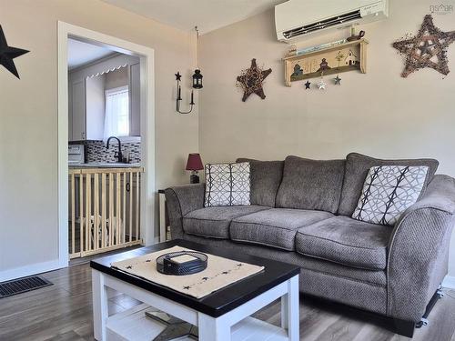 16 Copp Avenue, Amherst, NS - Indoor Photo Showing Living Room