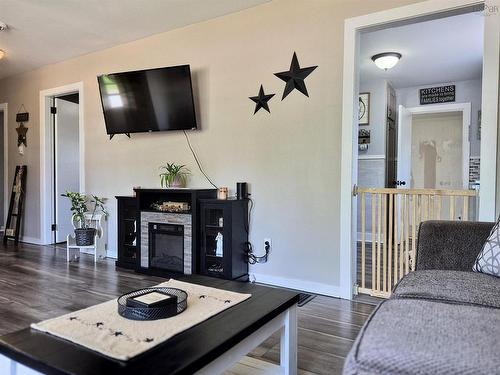 16 Copp Avenue, Amherst, NS - Indoor Photo Showing Living Room
