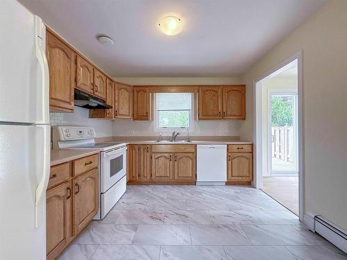 4 Abbey Drive, Charlottetown, PE - Indoor Photo Showing Kitchen With Double Sink