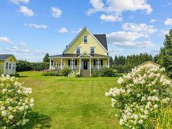 15 Cherry Lane  New London, PE C0B 1M0