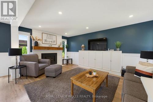 3 Alona Avenue, Cambridge, ON - Indoor Photo Showing Living Room With Fireplace
