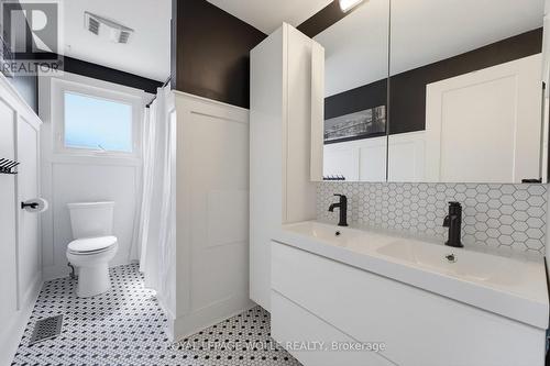3 Alona Avenue, Cambridge, ON - Indoor Photo Showing Bathroom
