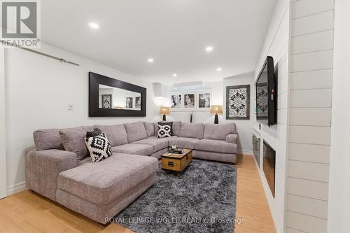 3 Alona Avenue, Cambridge, ON - Indoor Photo Showing Living Room