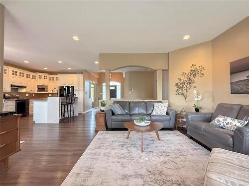 24 Brookwood Drive, Brandon, MB - Indoor Photo Showing Living Room