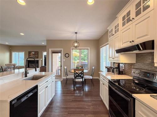 24 Brookwood Drive, Brandon, MB - Indoor Photo Showing Kitchen