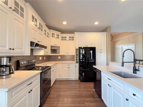 24 Brookwood Drive, Brandon, MB - Indoor Photo Showing Kitchen