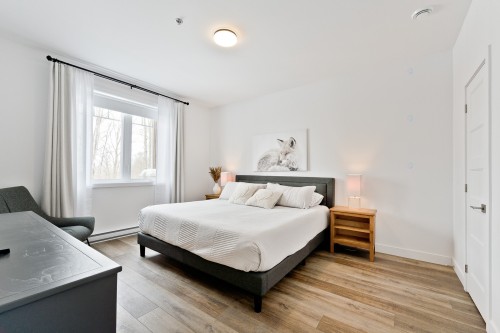 Master Bedroom - 110-240B Rue Du Cercle-Des-Cantons, Bromont, QC - Indoor Photo Showing Bedroom
