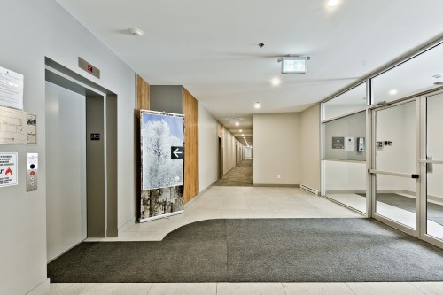 Passageway - 110-240B Rue Du Cercle-Des-Cantons, Bromont, QC - Indoor Photo Showing Other Room