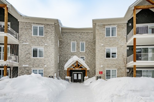 Front of Structure - 110-240B Rue Du Cercle-Des-Cantons, Bromont, QC - Outdoor With Facade
