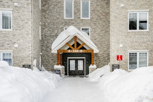 Front of Structure - 110-240B Rue Du Cercle-Des-Cantons, Bromont, QC - Outdoor With Facade