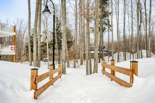 Nearby - 110-240B Rue Du Cercle-Des-Cantons, Bromont, QC - Outdoor