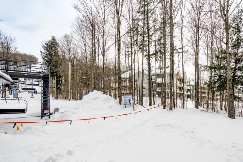 Nearby - 110-240B Rue Du Cercle-Des-Cantons, Bromont, QC - Outdoor