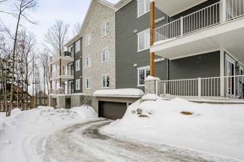 Garage - 110-240B Rue Du Cercle-Des-Cantons, Bromont, QC - Outdoor