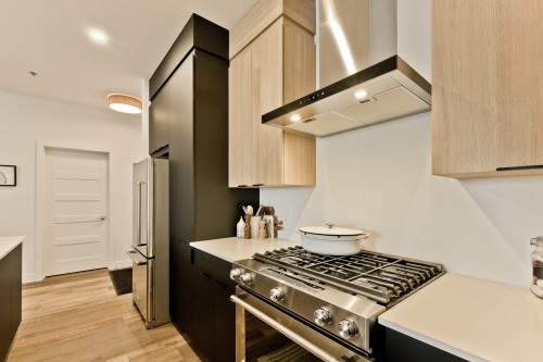 Kitchen - 110-240B Rue Du Cercle-Des-Cantons, Bromont, QC - Indoor Photo Showing Kitchen