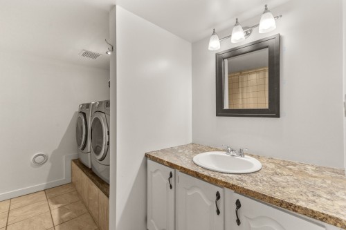 Bathroom - 57 Ch. Mcclements, L'Ange-Gardien, QC - Indoor Photo Showing Laundry Room